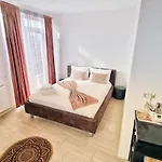 Casa de hóspedes Kyd Vila - Studiouri Si Apartamente La 100M De Plaja Debarcader Eforie Nord