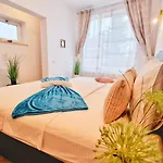 Casa de hóspedes Kyd Vila - Studiouri Si Apartamente La 100M De Plaja Debarcader 3*
