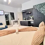Kyd Vila - Studiouri Si Apartamente La 100M De Plaja Debarcader Casa de hóspedes Eforie Nord
