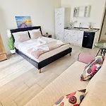 Casa de hóspedes Kyd Vila - Studiouri Si Apartamente La 100M De Plaja Debarcader