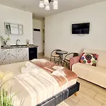 Kyd Vila - Studiouri Si Apartamente La 100M De Plaja Debarcader Casa de hóspedes
