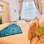 Kyd Vila - Studiouri Si Apartamente La 100M De Plaja Debarcader Casa de hóspedes Eforie Nord