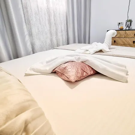 Pensiune Kyd House Studiouri Si La 100 De M De Plaja Debarcader