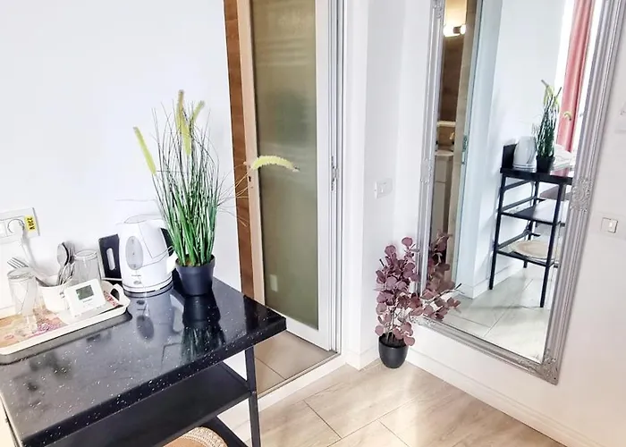 Kyd House Studiouri Si La 100 De M De Plaja Debarcader Eforie Nord