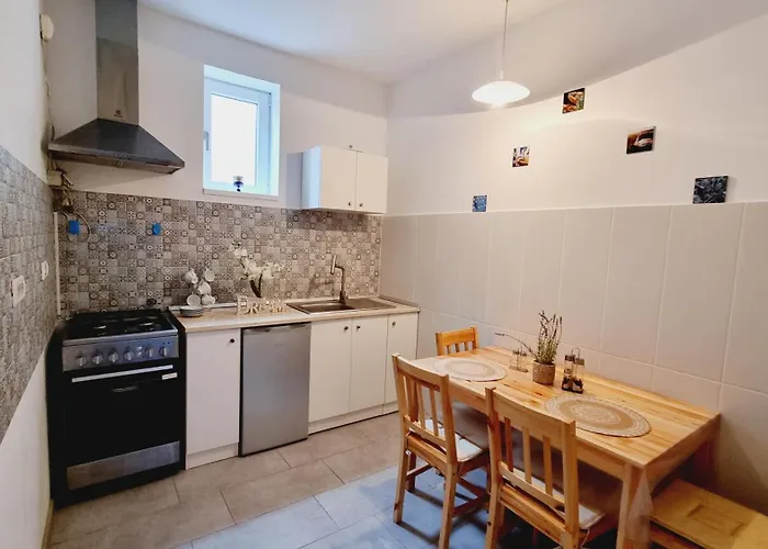 Kyd House Studiouri Si La 100 De M De Plaja Debarcader Pensiune 3*