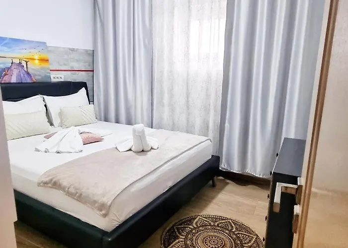 Pensiune Kyd House Studiouri Si La 100 De M De Plaja Debarcader Eforie Nord