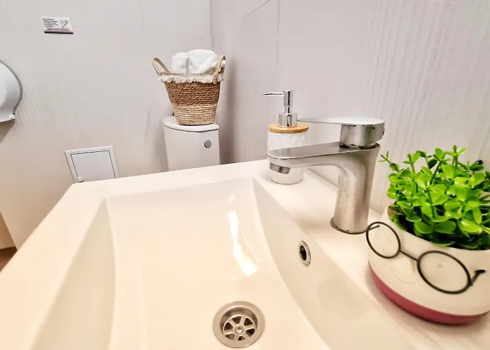 Kyd House Studiouri Si La 100 De M De Plaja Debarcader Pensiune Eforie Nord