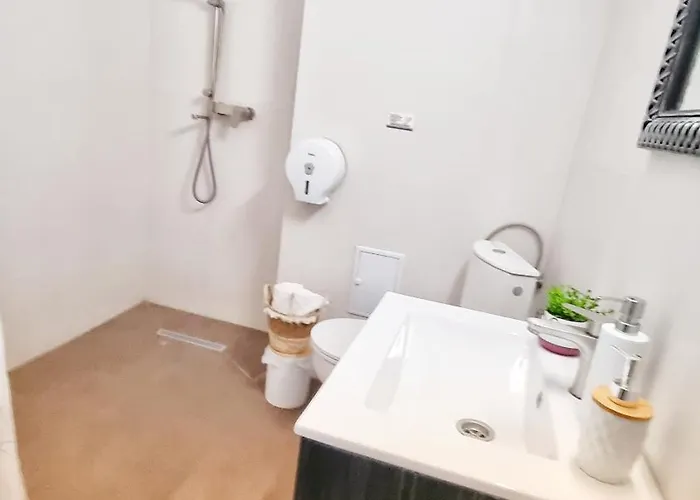 Kyd House Studiouri Si La 100 De M De Plaja Debarcader Eforie Nord