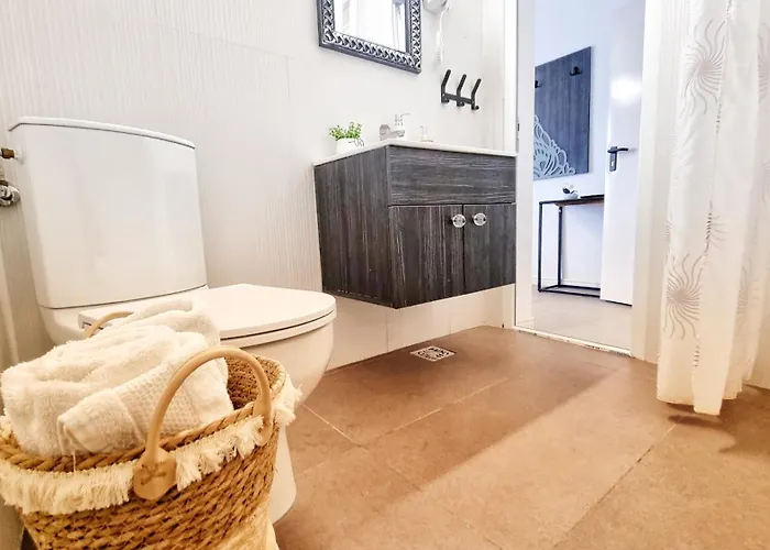 Kyd House Studiouri Si La 100 De M De Plaja Debarcader