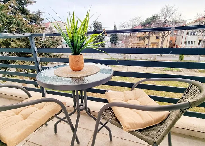 Kyd House Studiouri Si La 100 De M De Plaja Debarcader