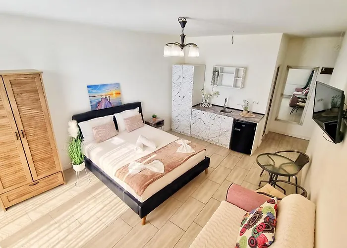 Kyd House Studiouri Si La 100 De M De Plaja Debarcader