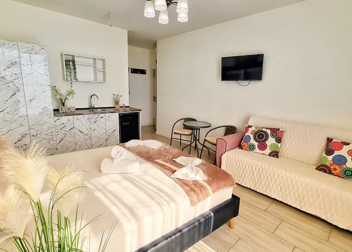 Kyd House Studiouri Si La 100 De M De Plaja Debarcader Pensiune