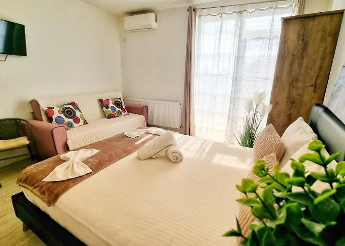 Kyd House Studiouri Si La 100 De M De Plaja Debarcader