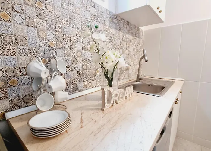 Kyd House Studiouri Si La 100 De M De Plaja Debarcader Eforie Nord