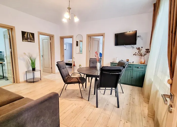 Kyd House Studiouri Si La 100 De M De Plaja Debarcader Pensiune 3*