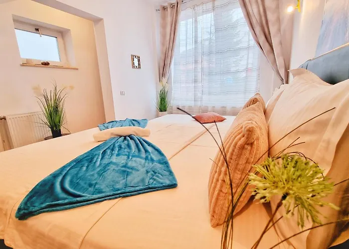 Kyd House Studiouri Si La 100 De M De Plaja Debarcader Pensiune Eforie Nord