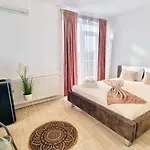 Kyd Vila - Studiouri Si Apartamente La 100M De Plaja Debarcader 3* Eforie Nord