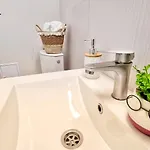 Kyd Vila - Studiouri Si Apartamente La 100M De Plaja Debarcader Guest house Eforie Nord