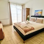 Kyd Vila - Studiouri Si Apartamente La 100M De Plaja Debarcader 3* Eforie Nord