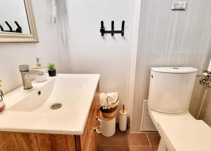 Kyd House Studiouri Si La 100 De M De Plaja Debarcader