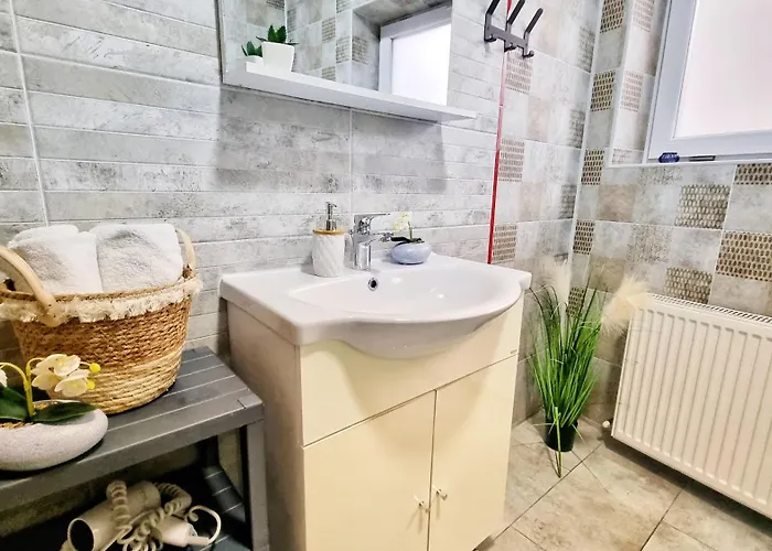 Kyd House Studiouri Si La 100 De M De Plaja Debarcader Vendégház