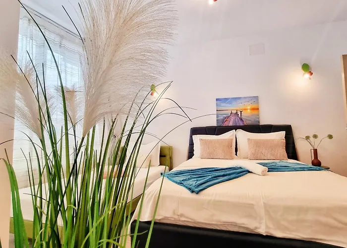 Kyd House Studiouri Si La 100 De M De Plaja Debarcader