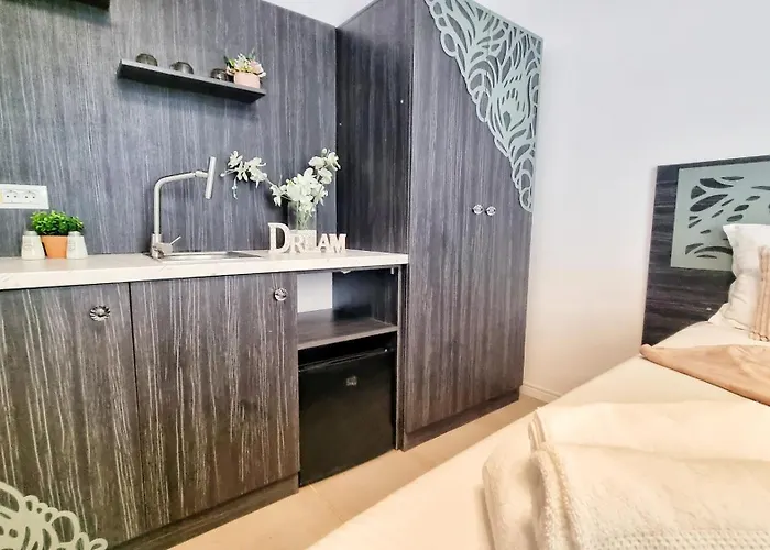 Kyd House Studiouri Si La 100 De M De Plaja Debarcader Vendégház 3*