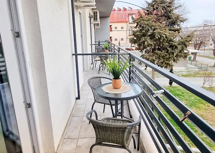 Kyd House Studiouri Si La 100 De M De Plaja Debarcader Vendégház 3*