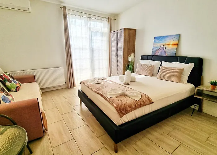 Kyd House Studiouri Si La 100 De M De Plaja Debarcader 3* Észak-Eforie