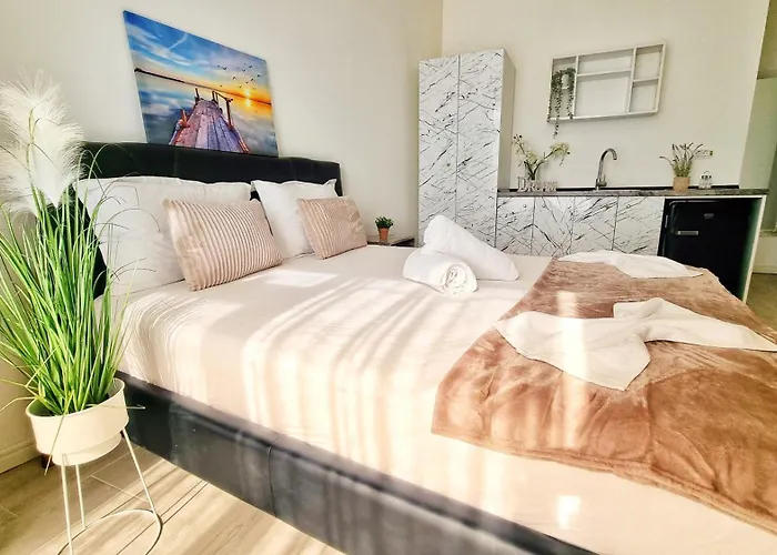 Kyd House Studiouri Si La 100 De M De Plaja Debarcader Vendégház 3*