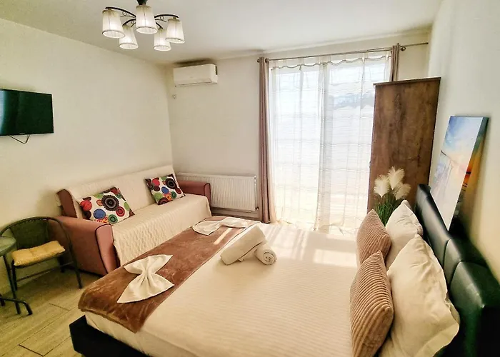 Kyd House Studiouri Si La 100 De M De Plaja Debarcader