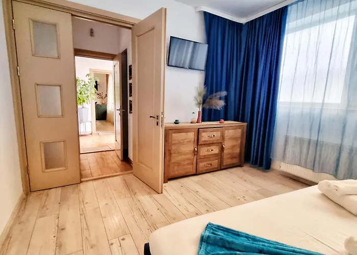 Kyd House Studiouri Si La 100 De M De Plaja Debarcader Vendégház